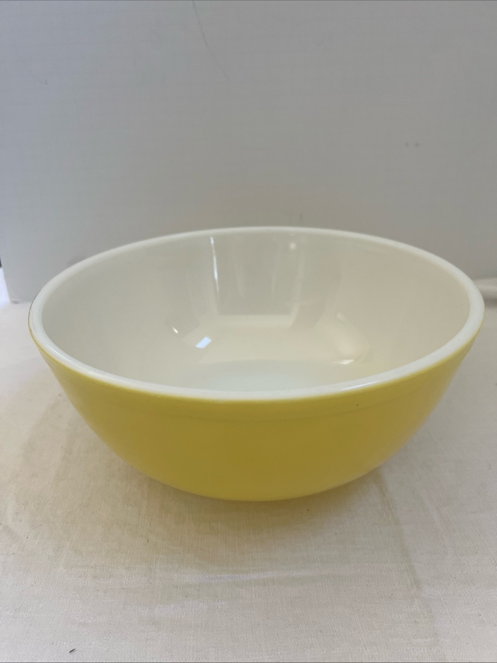 Pyrex Yellow Bowl 404 Nesting Mixing Bowl 4 Quart  Vintage Large USA Glass